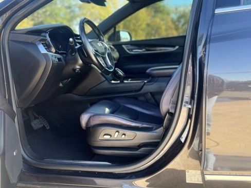 Used 2017 Cadillac XT5 Premium Luxury w/ Driver Assist Package image 19