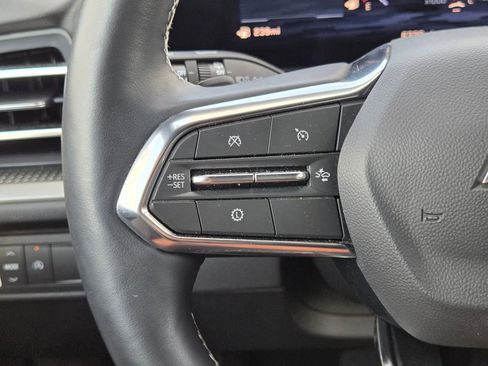 Used 2026 Chevrolet Traverse LT FWD image 28