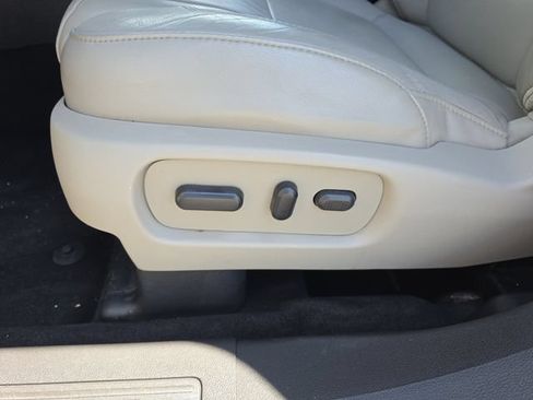 Used 2013 Ford Explorer XLT FWD image 25