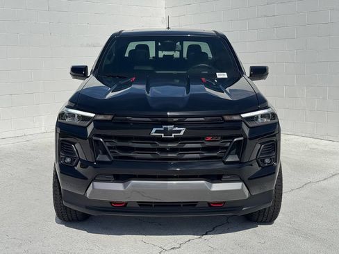 Used 2025 Chevrolet Colorado Z71 w/ Technology Package AWD/4WD image 9