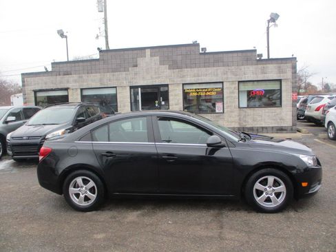 Used 2014 Chevrolet Cruze LT image 2