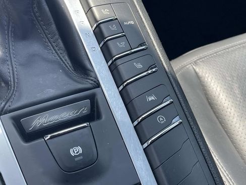 Used 2020 Porsche Macan AWD/4WD image 31