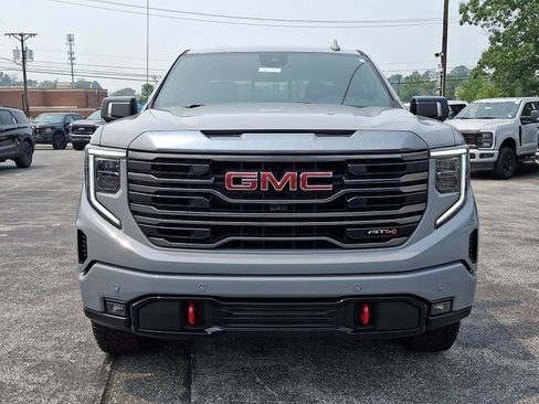 Used 2024 GMC Sierra 1500 AT4 w/ Technology Package AWD/4WD image 2