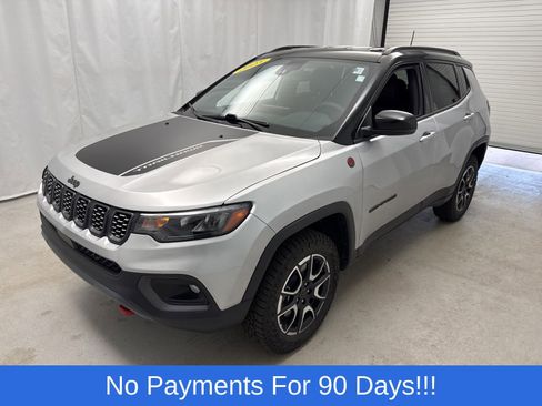 Used 2025 Jeep Compass Trailhawk image 6