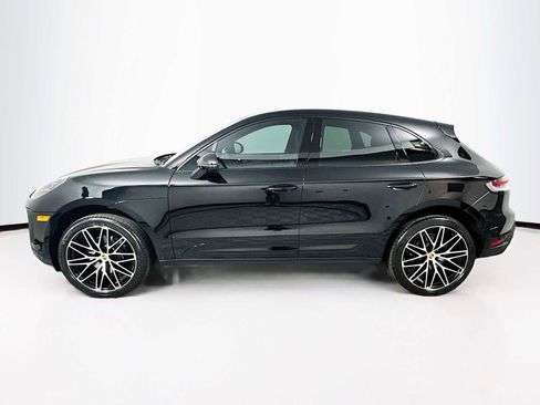 Certified 2025 Porsche Macan image 2