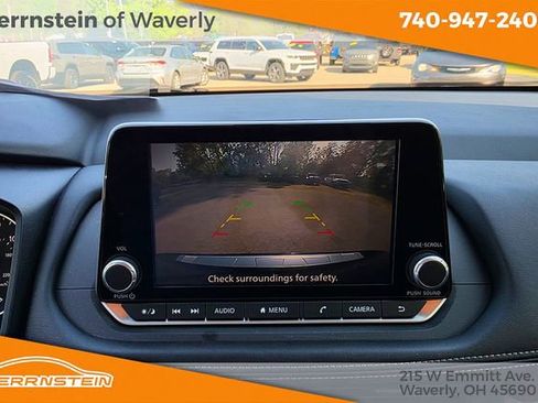 Used 2024 Nissan Rogue S AWD/4WD image 18
