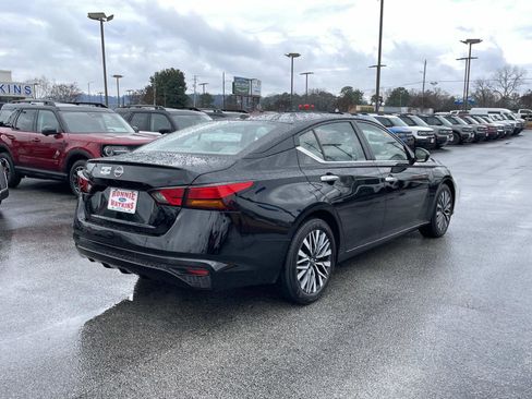 Used 2025 Nissan Altima 2.5 SV image 4