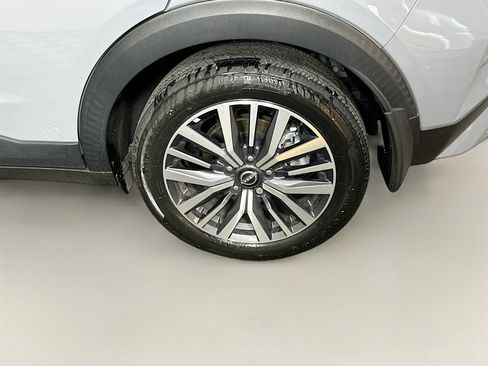 Used 2024 Nissan Kicks SV image 11