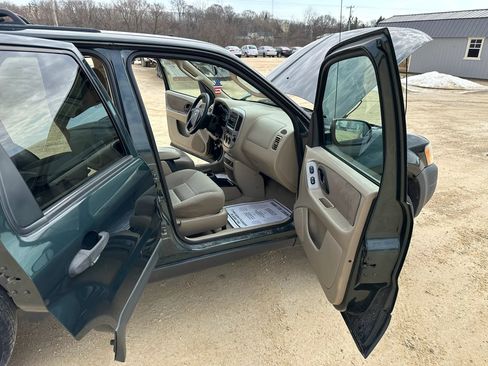 Used 2004 Ford Escape XLT image 12
