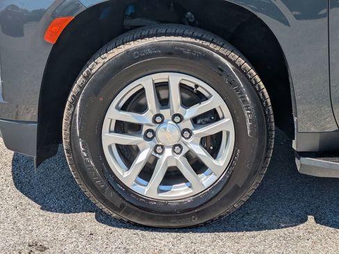 Used 2022 Chevrolet Suburban LT AWD/4WD image 11