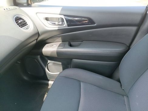 Used 2019 Nissan Pathfinder SV AWD/4WD image 10