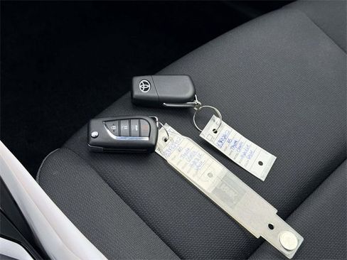 Used 2025 Toyota Corolla LE image 3