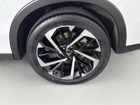 Used 2024 Mitsubishi Outlander SE AWD/4WD image 36