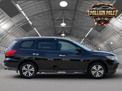 Used 2017 Nissan Pathfinder SV FWD image 7