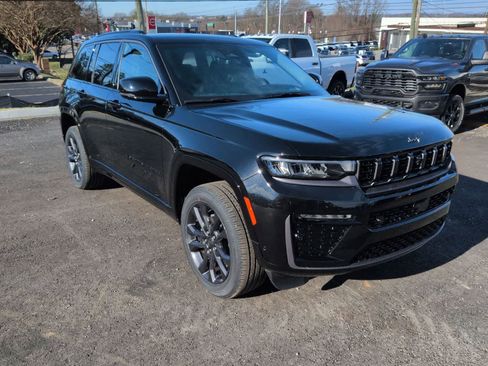 New 2026 Jeep Grand Cherokee Limited AWD/4WD image 2