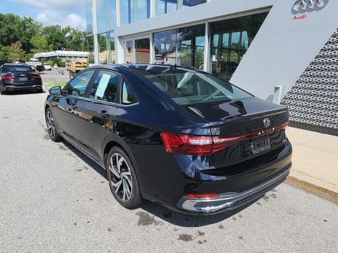Used 2025 Volkswagen Jetta SEL FWD image 8