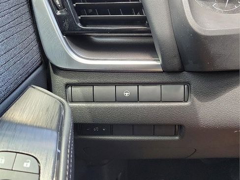 Used 2022 Nissan Rogue SV AWD/4WD image 14