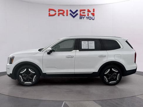 Used 2025 Kia Telluride S AWD/4WD image 2