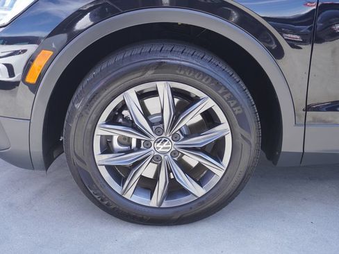 Used 2022 Volkswagen Tiguan SE FWD image 24