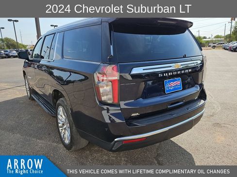 Used 2024 Chevrolet Suburban LT w/ Luxury Package AWD/4WD image 9