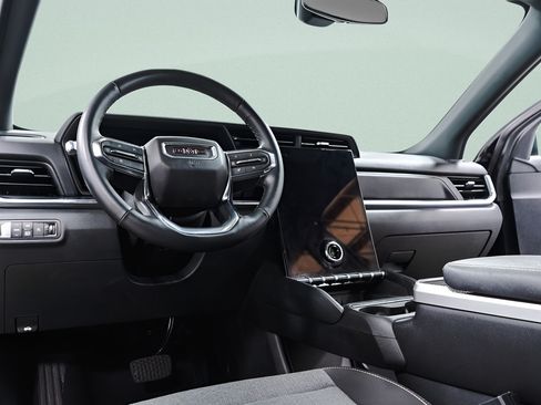 Used 2025 GMC Terrain Elevation AWD/4WD image 29