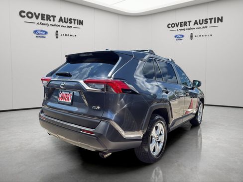 Used 2019 Toyota RAV4 XLE w/ Convenience Package FWD image 5