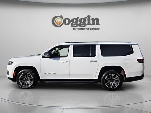 Used 2024 Jeep Wagoneer L Series II RWD image 2