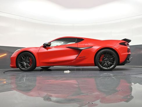 Used 2024 Chevrolet Corvette Z06 w/ Stealth Interior Trim Package RWD image 26