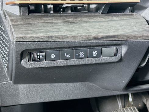 Used 2024 Nissan Ariya AWD image 17