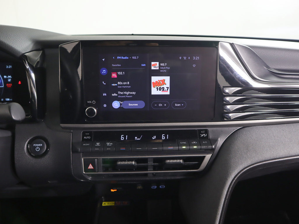 Used 2025 Toyota Camry LE AWD/4WD image 41