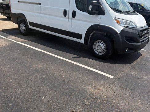 Used 2025 RAM ProMaster 2500 w/ Convenience Group FWD image 3