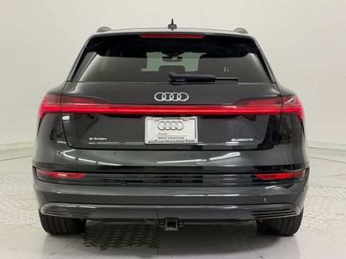 Used 2021 Audi e-tron Prestige w/ Prestige Package image 10