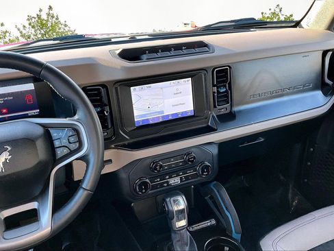 Used 2022 Ford Bronco Wildtrak image 6