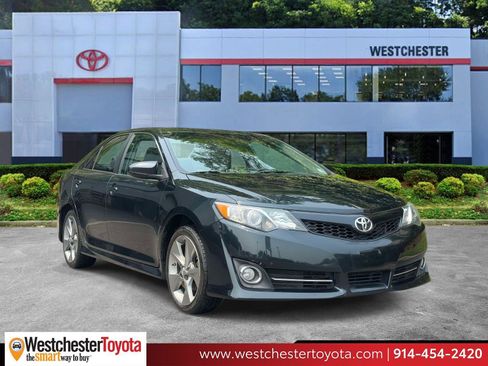Used 2014 Toyota Camry SE FWD image 1