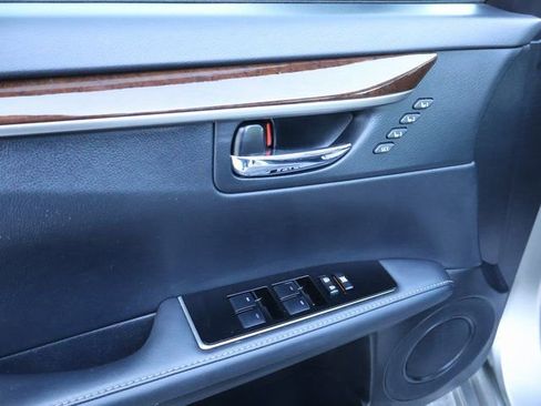 Used 2017 Lexus ES 350 w/ Ultra Luxury Package image 22