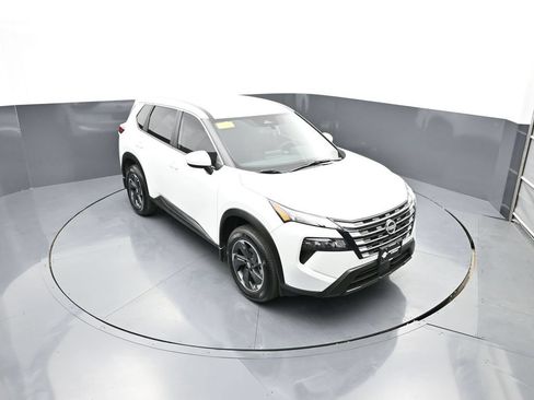 Certified 2026 Nissan Rogue SV AWD/4WD image 41