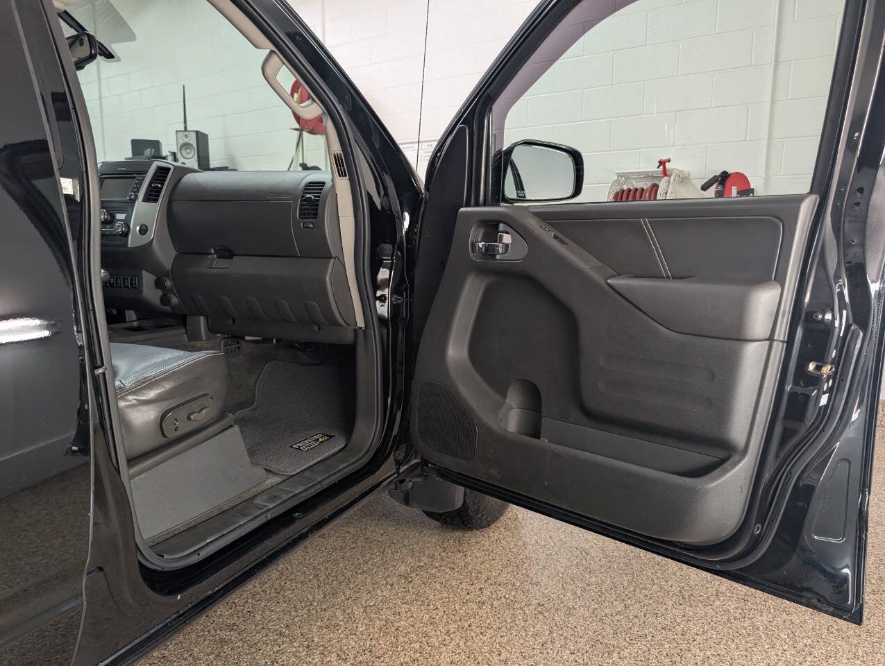 Used 2015 Nissan Frontier PRO-4X AWD/4WD image 19