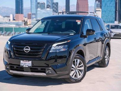 Certified 2025 Nissan Pathfinder SL w/ Black Appearance Package
