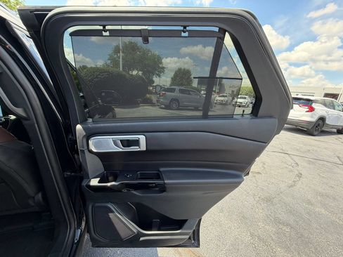 Used 2023 Ford Explorer Platinum w/ Technology Package AWD/4WD image 19