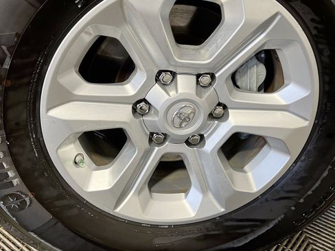 Used 2019 Toyota 4Runner SR5 Premium image 14