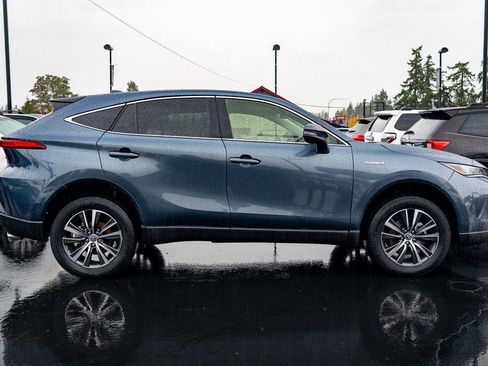 Used 2021 Toyota Venza LE image 8