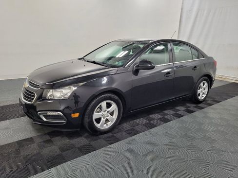 Used 2015 Chevrolet Cruze LT w/ Technology Package FWD image 2