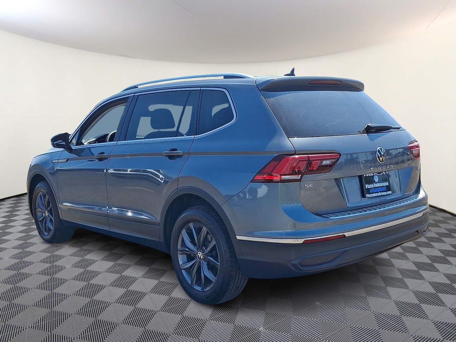 Used 2024 Volkswagen Tiguan SE AWD/4WD image 5