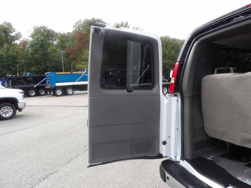 Used 2025 Chevrolet Express 3500 LT w/ LT Preferred Equipment Group RWD image 45
