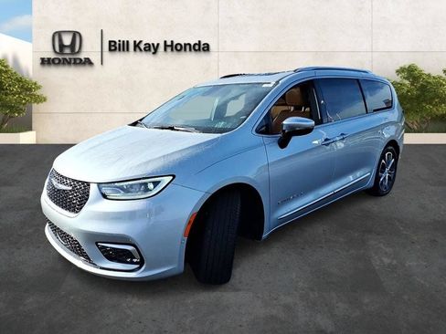 Used 2026 Chrysler Pacifica Pinnacle FWD image 7