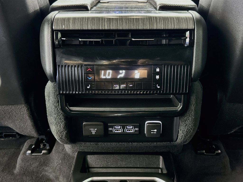 Used 2024 Jeep Wagoneer Series III AWD/4WD image 26