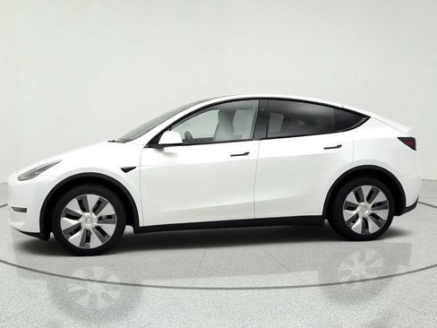 Used 2023 Tesla Model Y AWD image 8