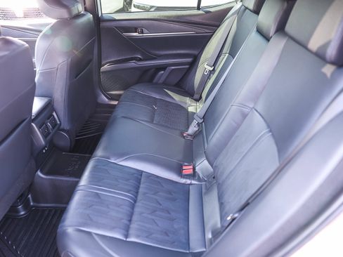 Used 2025 Toyota Camry XSE FWD image 6