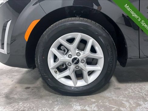 Used 2025 Kia Soul LX FWD image 10
