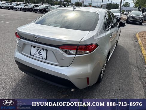 Used 2025 Toyota Corolla LE FWD image 4
